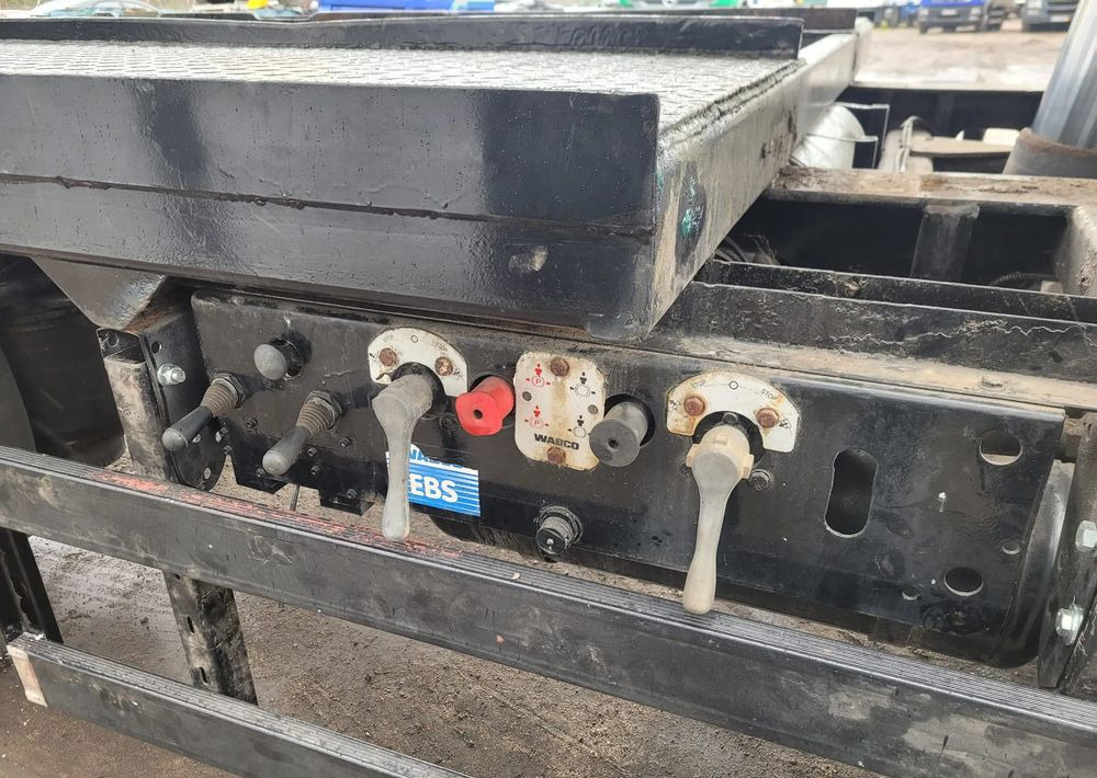 Krone Przyczepa wywrotka 3 osie wywrot - Otra maquinaria: foto 5 Krone Przyczepa wywrotka 3 osie wywrot - Otra maquinaria: foto 5