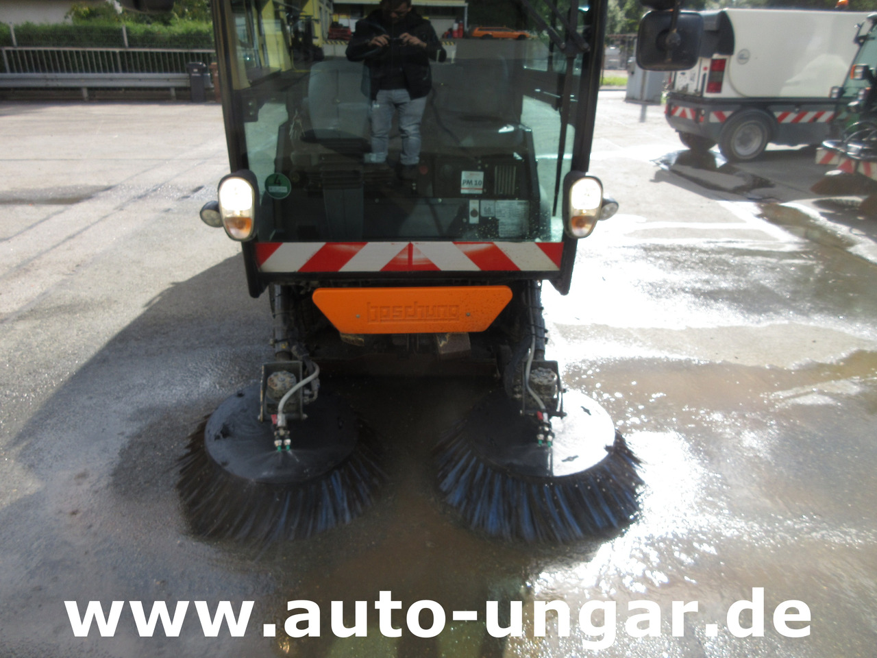 Boschung S2 Küpper-Weisser Kehrmaschine Urban Sweeper 2m³ Knicklenkung 40km/h - Barredora vial: foto 3 Boschung S2 Küpper-Weisser Kehrmaschine Urban Sweeper 2m³ Knicklenkung 40km/h - Barredora vial: foto 3