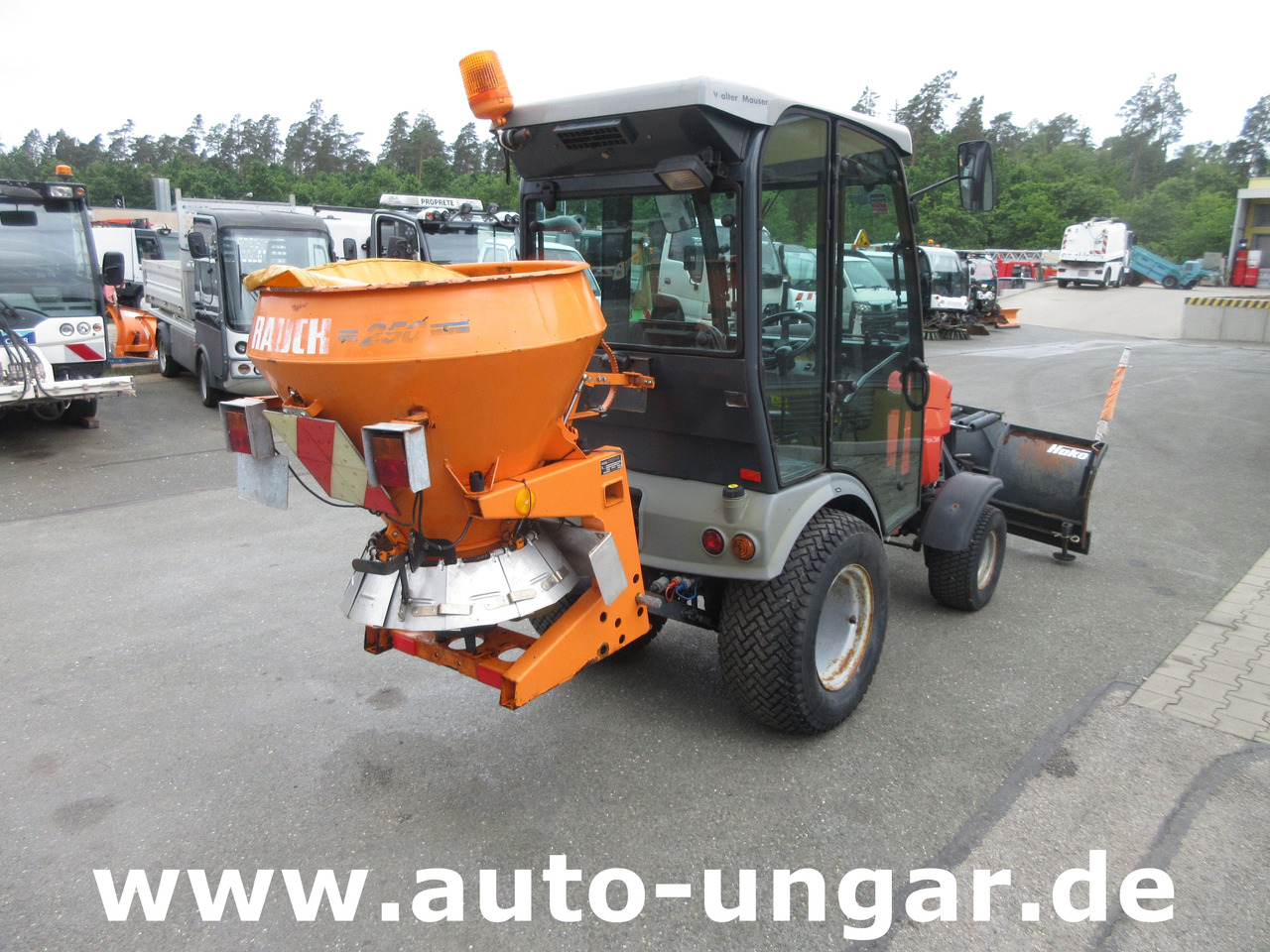 HAKO Hakotrac 2650 DA Winterdienst Schneepflug & Streuer 4x4 Zapfwelle Hydraulik - Tractor municipal: foto 4 HAKO Hakotrac 2650 DA Winterdienst Schneepflug & Streuer 4x4 Zapfwelle Hydraulik - Tractor municipal: foto 4
