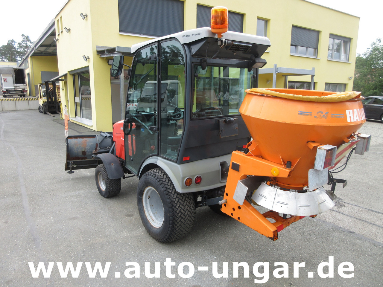 HAKO Hakotrac 2650 DA Winterdienst Schneepflug & Streuer 4x4 Zapfwelle Hydraulik - Tractor municipal: foto 5 HAKO Hakotrac 2650 DA Winterdienst Schneepflug & Streuer 4x4 Zapfwelle Hydraulik - Tractor municipal: foto 5