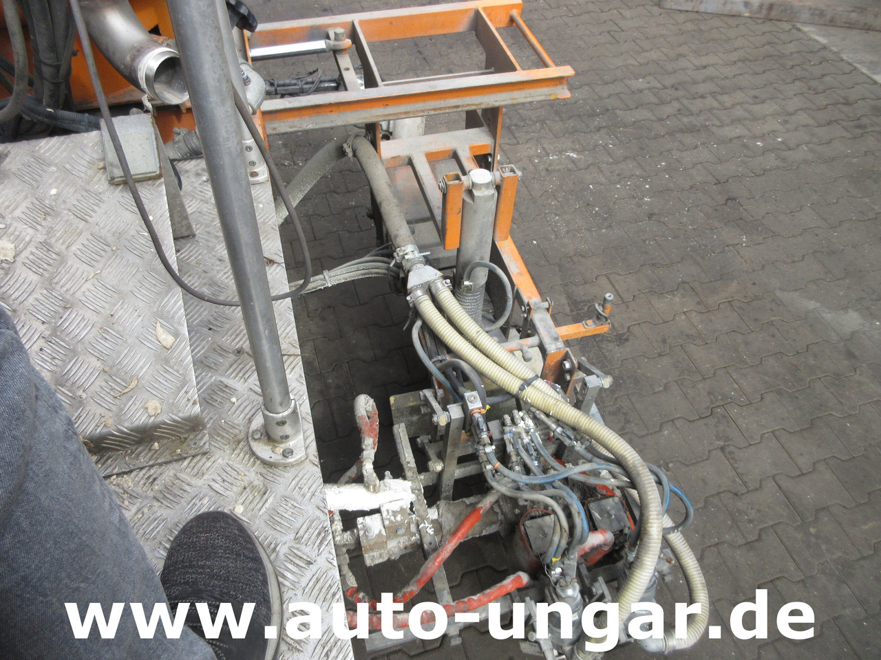 Construcción de carreteras Hofmann H75 - 1000 Thermoplastic Roadmarking Machine Truck Mounted Hot Paint: foto 26