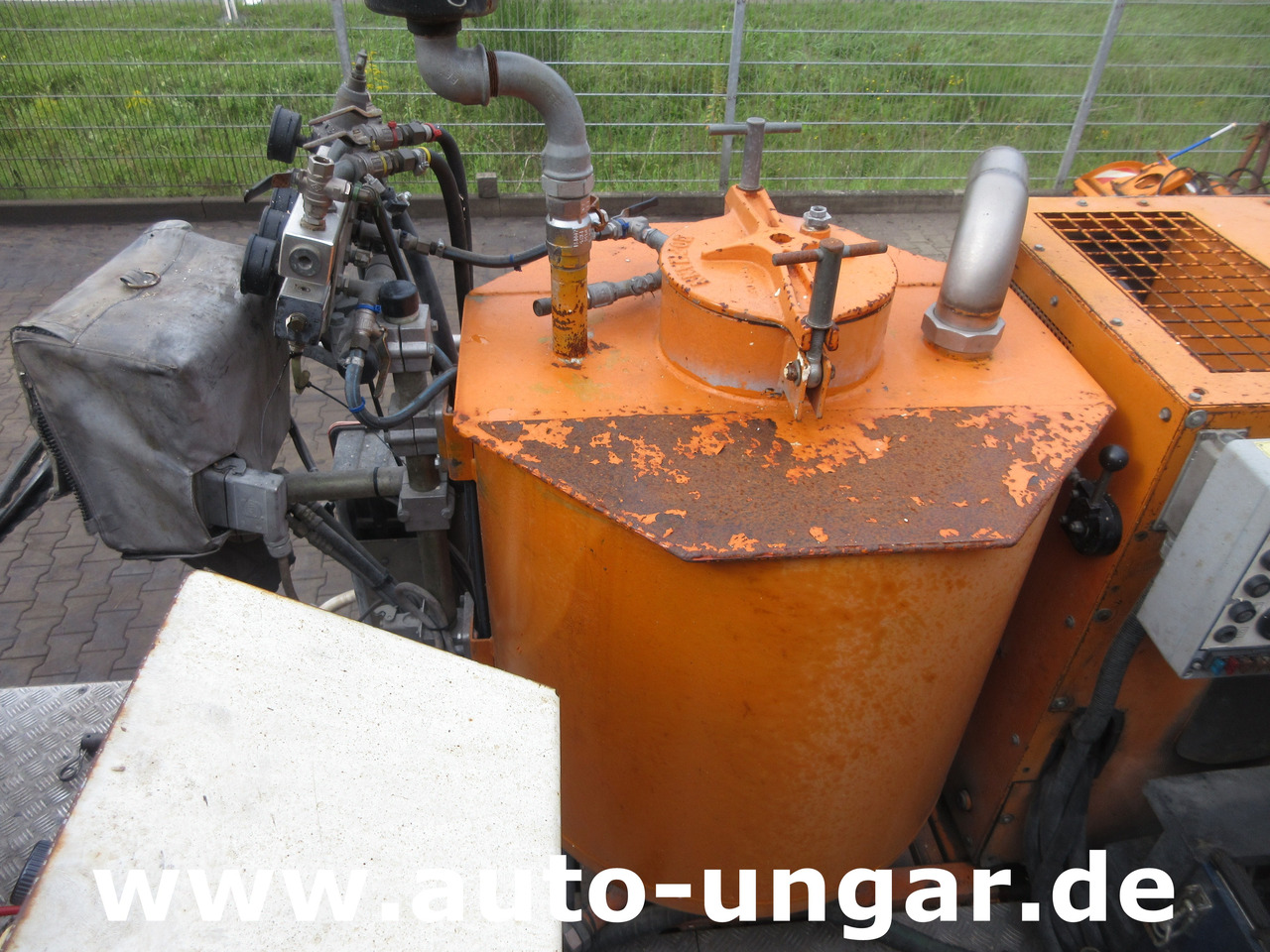 Construcción de carreteras Hofmann H75 - 1000 Thermoplastic Roadmarking Machine Truck Mounted Hot Paint: foto 19