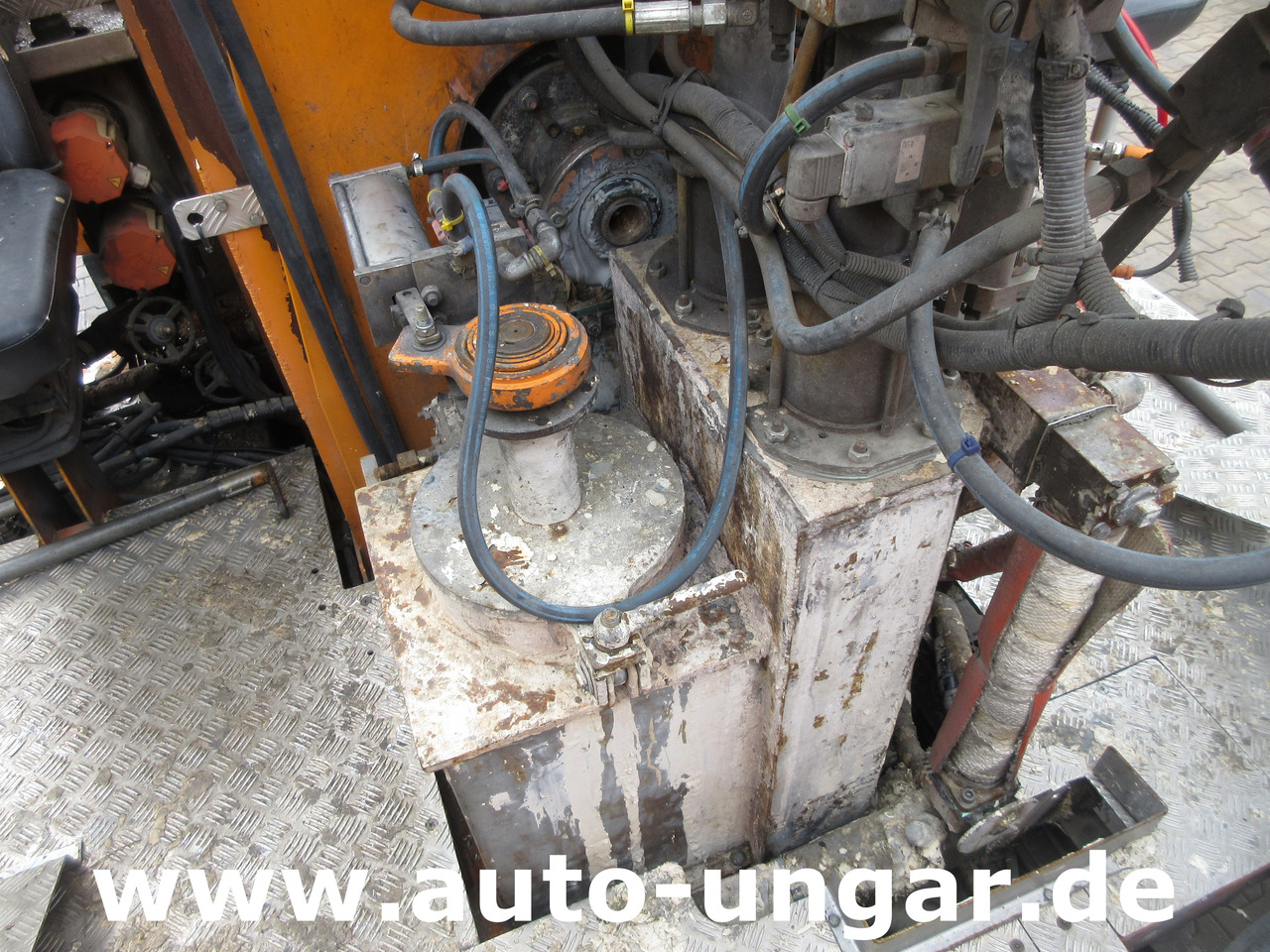 Construcción de carreteras Hofmann H75 - 1000 Thermoplastic Roadmarking Machine Truck Mounted Hot Paint: foto 24