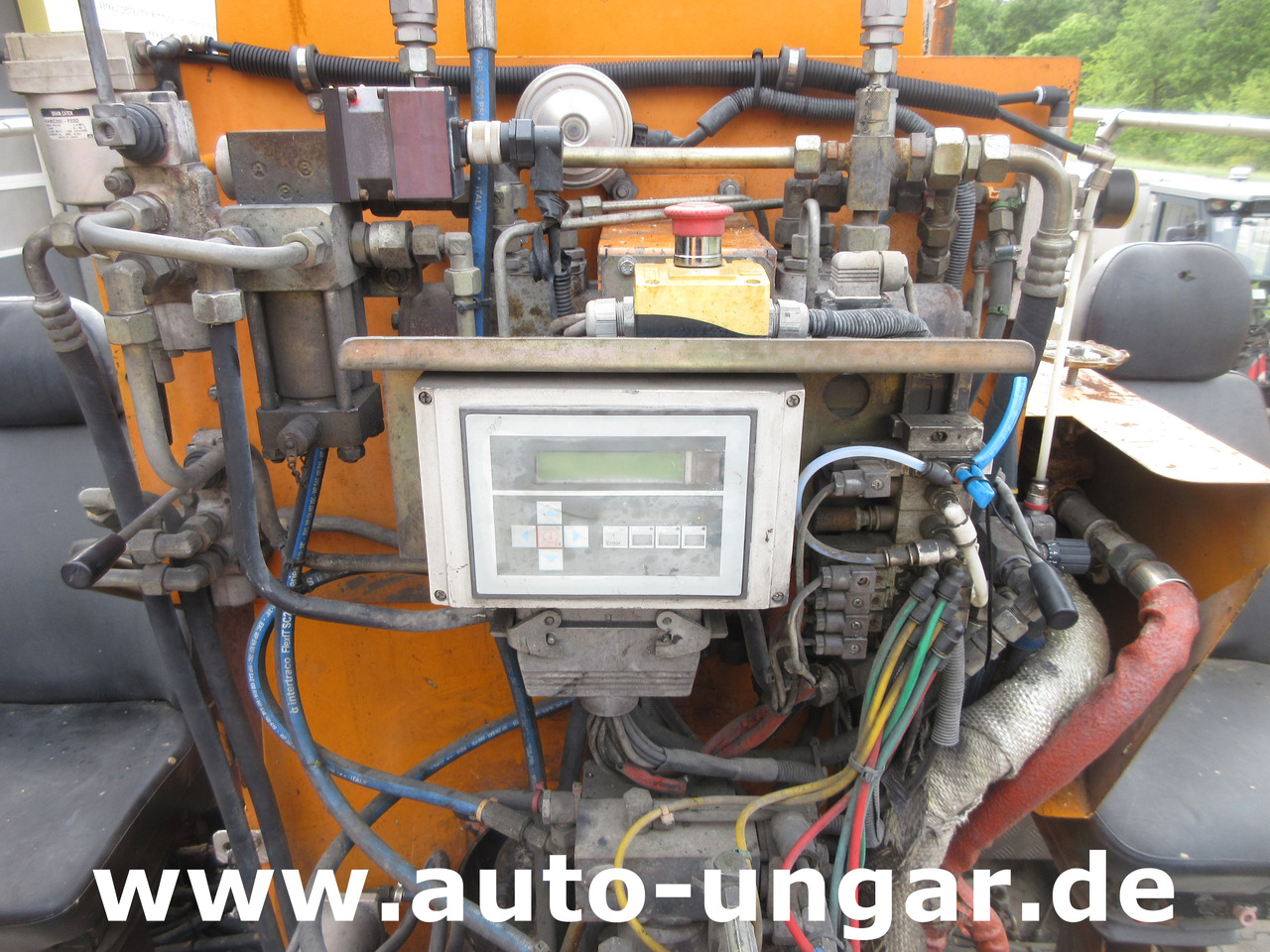 Construcción de carreteras Hofmann H75 - 1000 Thermoplastic Roadmarking Machine Truck Mounted Hot Paint: foto 18