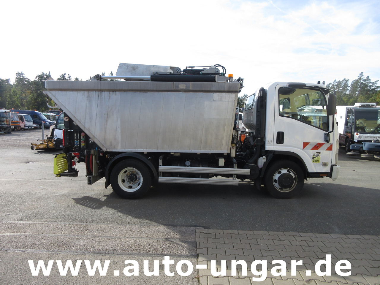 Isuzu NPR 75 Müllwagen Provence Benne - Faun Lifter Presse Kipper Trittbrett Bj 12 - Camión de basura: foto 2 Isuzu NPR 75 Müllwagen Provence Benne - Faun Lifter Presse Kipper Trittbrett Bj 12 - Camión de basura: foto 2