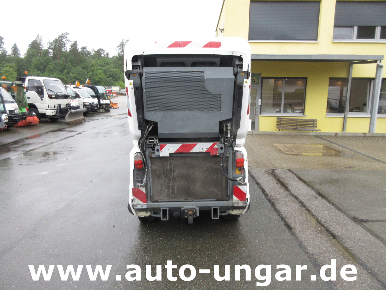 KÄRCHER MC130 Advanced Kehrmaschine Geräteträger 4x4 Kommunalfahrzeug MIC 130 Professional - Barredora vial: foto 5 KÄRCHER MC130 Advanced Kehrmaschine Geräteträger 4x4 Kommunalfahrzeug MIC 130 Professional - Barredora vial: foto 5