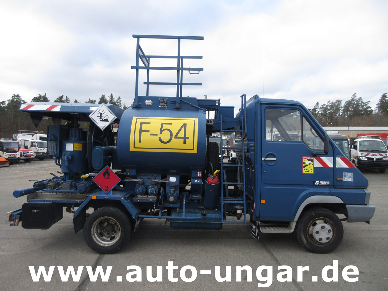 Camión cisterna para transporte de combustible Renault B110 Titan Aviation AVGas Refueller Jet Tanker 2000l Aviteilleur GSE: foto 30 Camión cisterna para transporte de combustible Renault B110 Titan Aviation AVGas Refueller Jet Tanker 2000l Aviteilleur GSE: foto 30