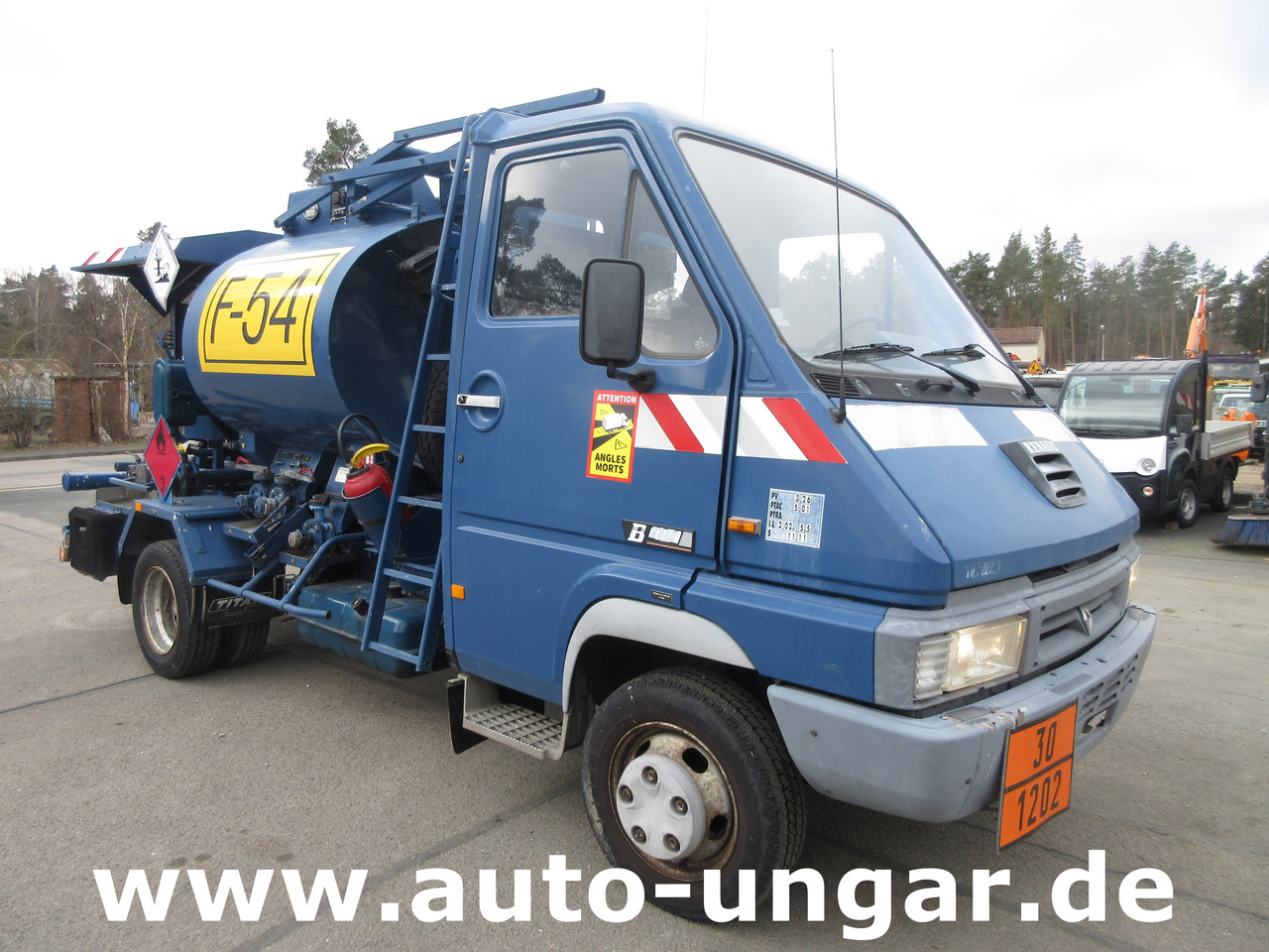 Camión cisterna para transporte de combustible Renault B110 Titan Aviation AVGas Refueller Jet Tanker 2000l Aviteilleur GSE: foto 14 Camión cisterna para transporte de combustible Renault B110 Titan Aviation AVGas Refueller Jet Tanker 2000l Aviteilleur GSE: foto 14