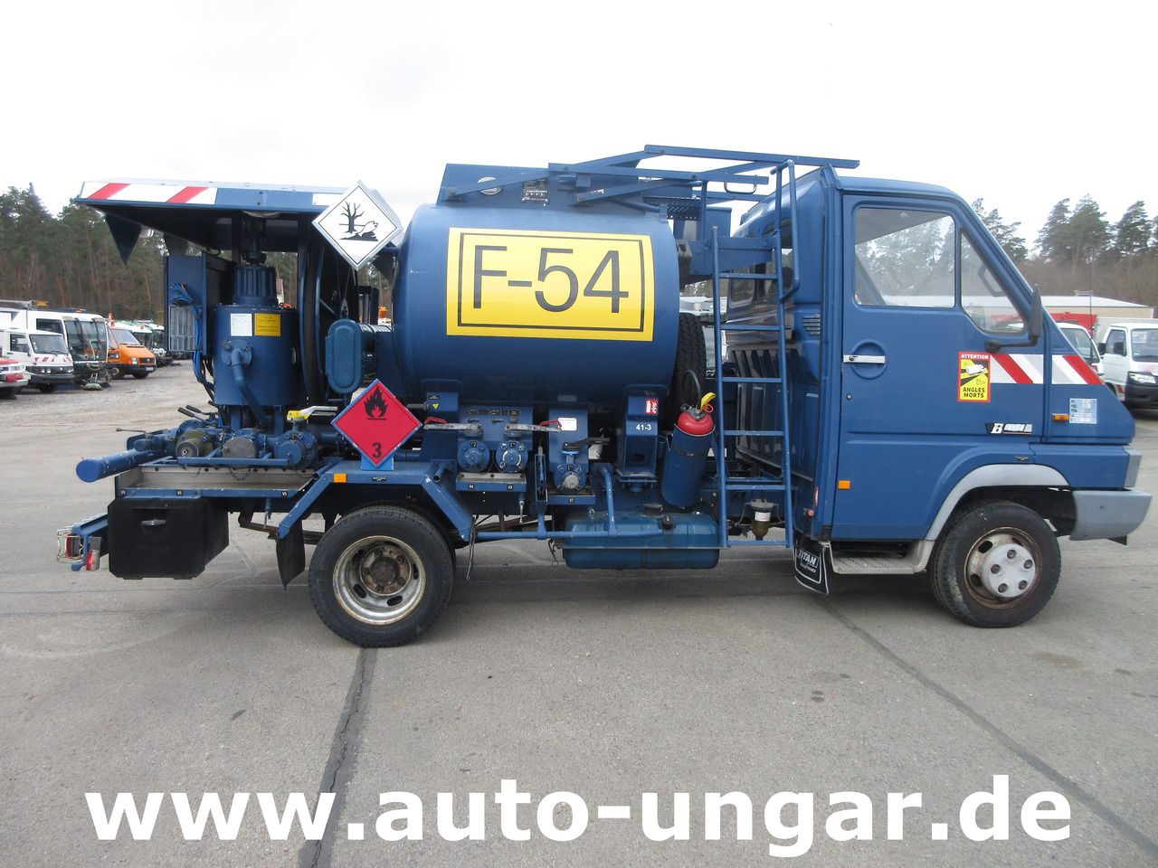 Camión cisterna para transporte de combustible Renault B110 Titan Aviation AVGas Refueller Jet Tanker 2000l Aviteilleur GSE: foto 11 Camión cisterna para transporte de combustible Renault B110 Titan Aviation AVGas Refueller Jet Tanker 2000l Aviteilleur GSE: foto 11