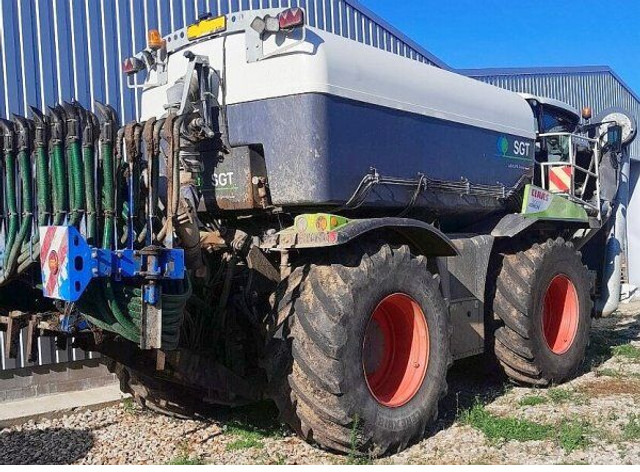 Claas Xerion 4000/783 + SGT(Bauer) - Esparcidor de estiércol: foto 1 Claas Xerion 4000/783 + SGT(Bauer) - Esparcidor de estiércol: foto 1