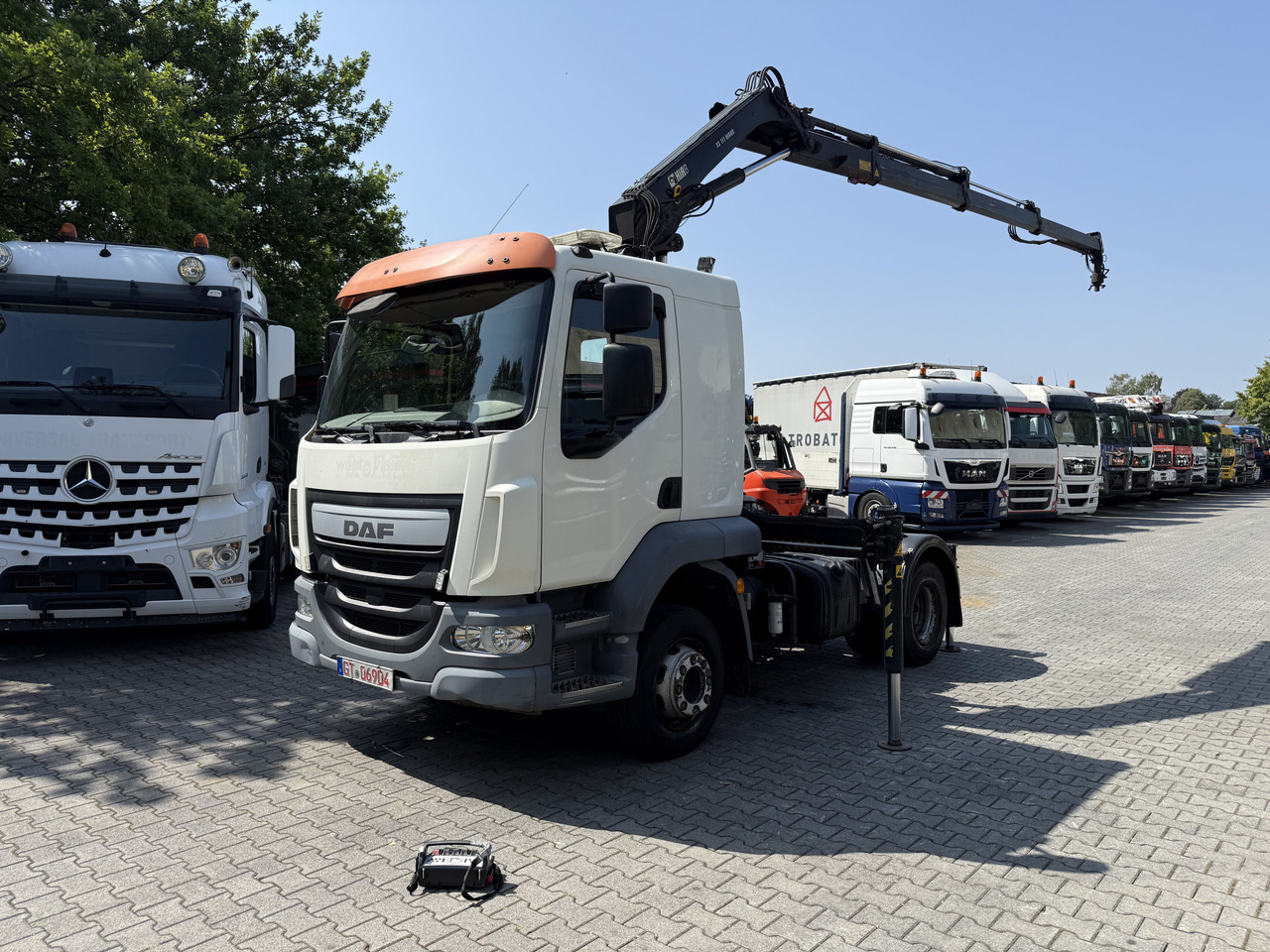 Daf LF 220.13 Kran Hiab 111 E-3 HiDuo - Cabeza tractora: foto 1 Daf LF 220.13 Kran Hiab 111 E-3 HiDuo - Cabeza tractora: foto 1