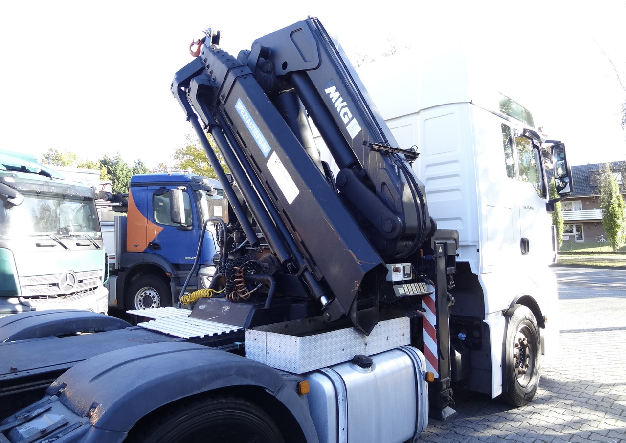 MAN TGX 33.480 6X4 Kran MKG 381 bis 20 Meter - Cabeza tractora: foto 4 MAN TGX 33.480 6X4 Kran MKG 381 bis 20 Meter - Cabeza tractora: foto 4