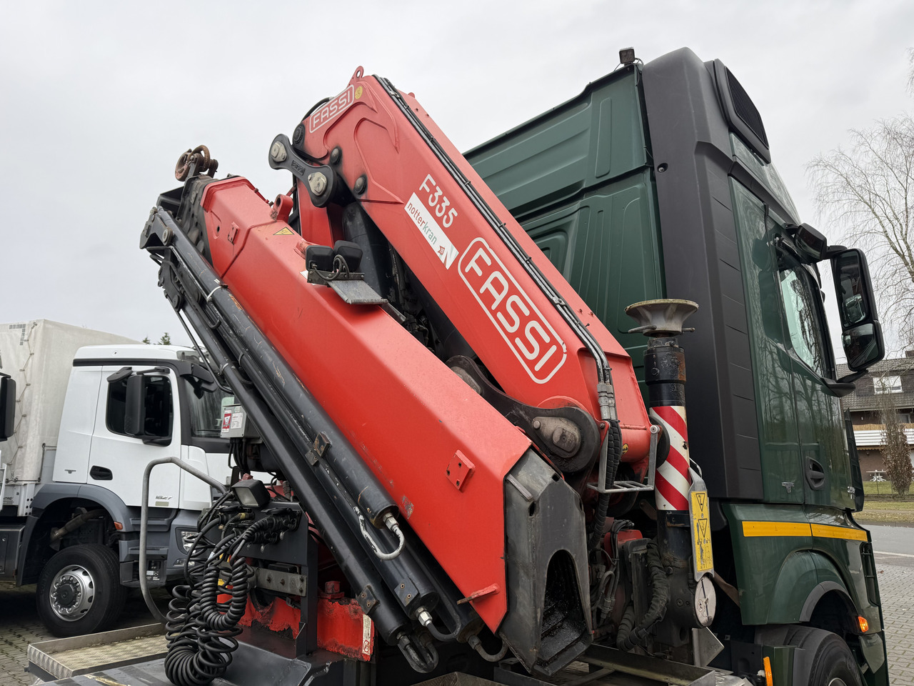 Mercedes-Benz Actros 2542 6X2 Kran Fassi F335 bis 22.5 Meter - Cabeza tractora: foto 2 Mercedes-Benz Actros 2542 6X2 Kran Fassi F335 bis 22.5 Meter - Cabeza tractora: foto 2