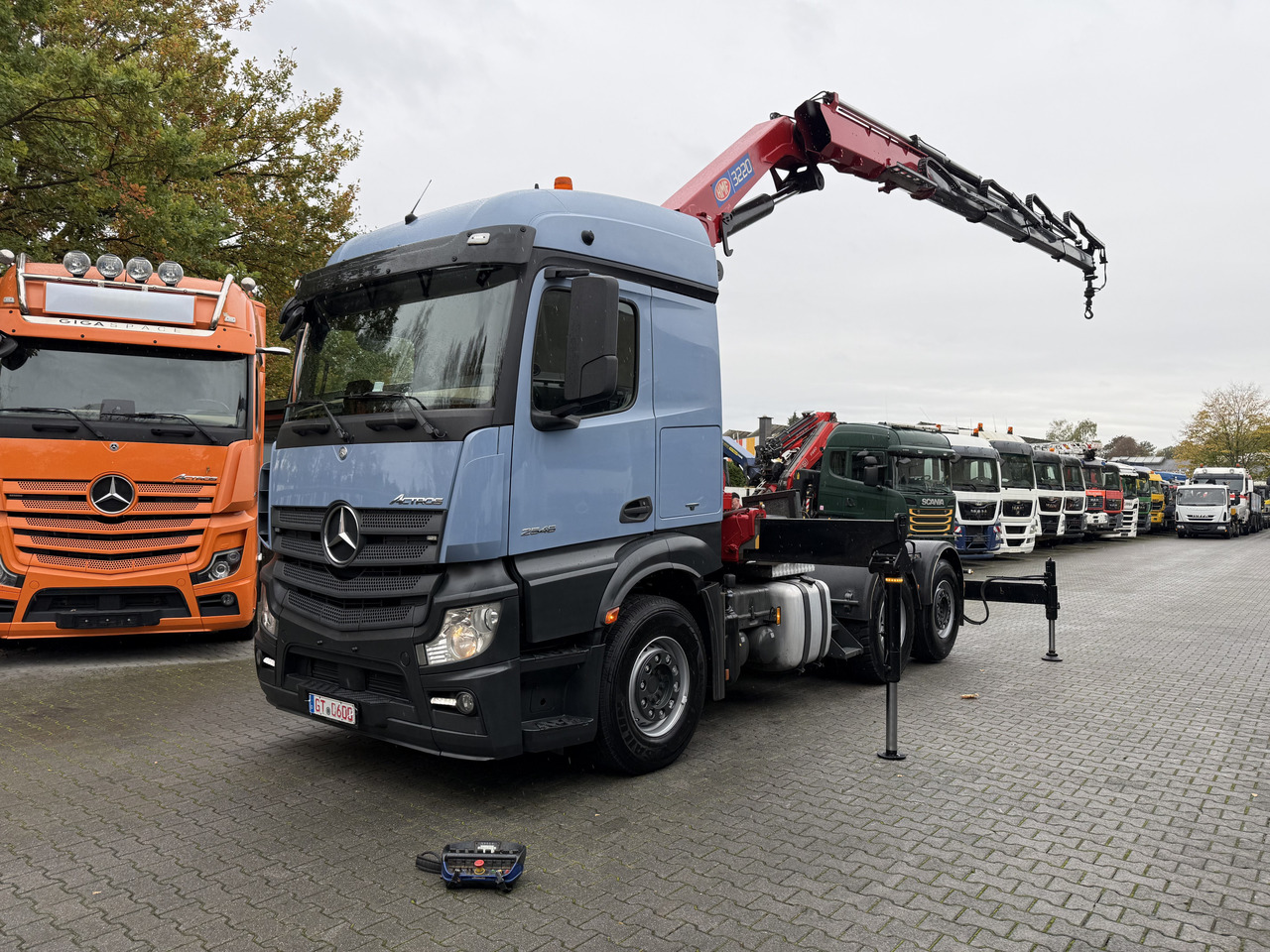 Mercedes-Benz Actros 2548 LS 6X2 Kran HMF 3220 bis 16 Meter - Cabeza tractora: foto 1 Mercedes-Benz Actros 2548 LS 6X2 Kran HMF 3220 bis 16 Meter - Cabeza tractora: foto 1