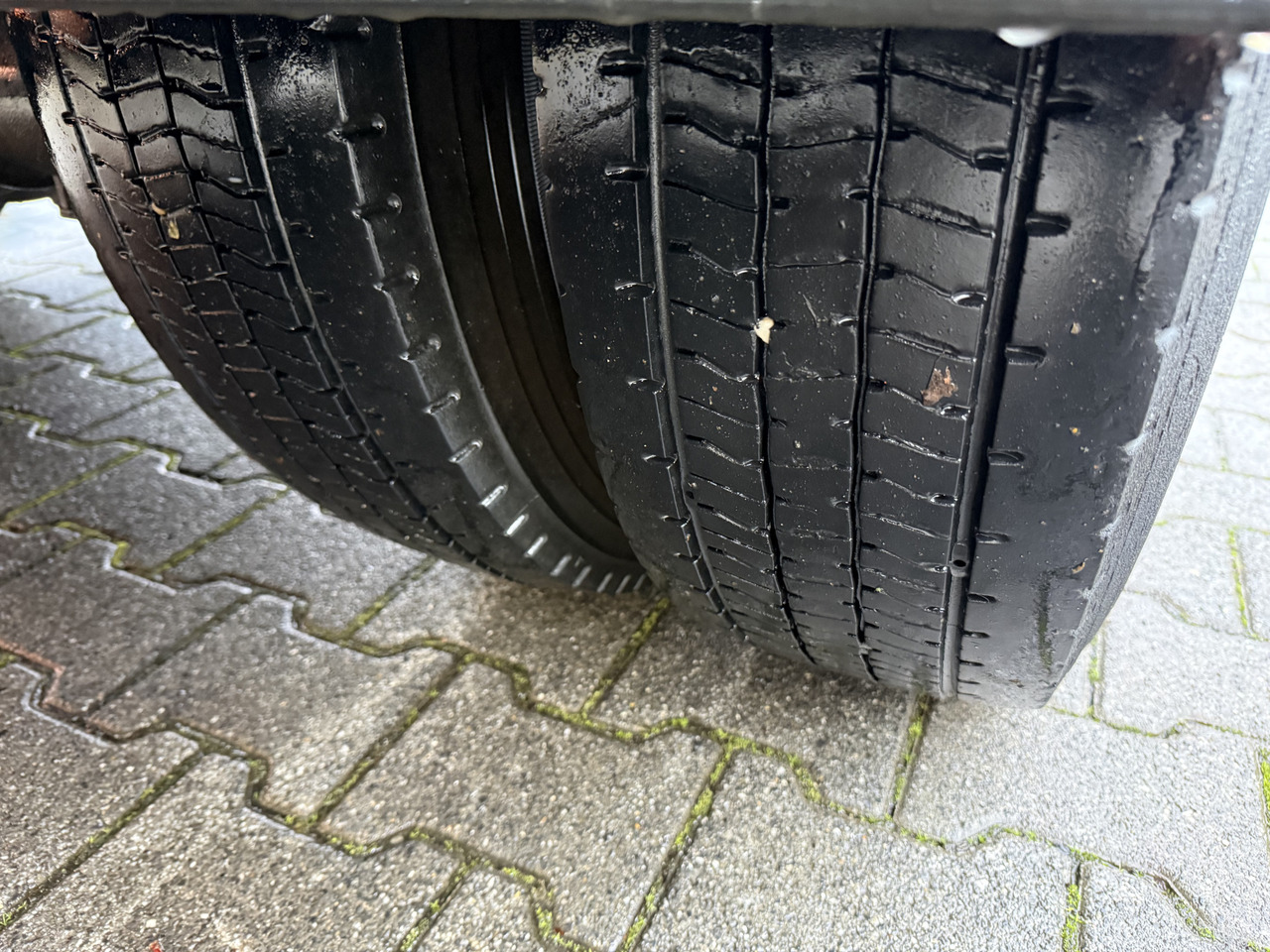 Iveco EuroCargo 80E22 Kran HMF 735 bis 15 Meter - Camión caja abierta, Camión grúa: foto 2 Iveco EuroCargo 80E22 Kran HMF 735 bis 15 Meter - Camión caja abierta, Camión grúa: foto 2