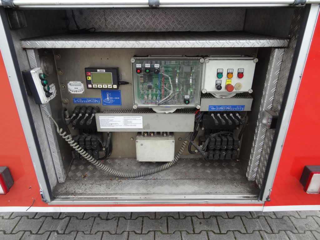 Arrendamiento de MAN L2000 18.284 Feuerwehr Bronto Skylift 27 Meter MAN L2000 18.284 Feuerwehr Bronto Skylift 27 Meter: foto 6