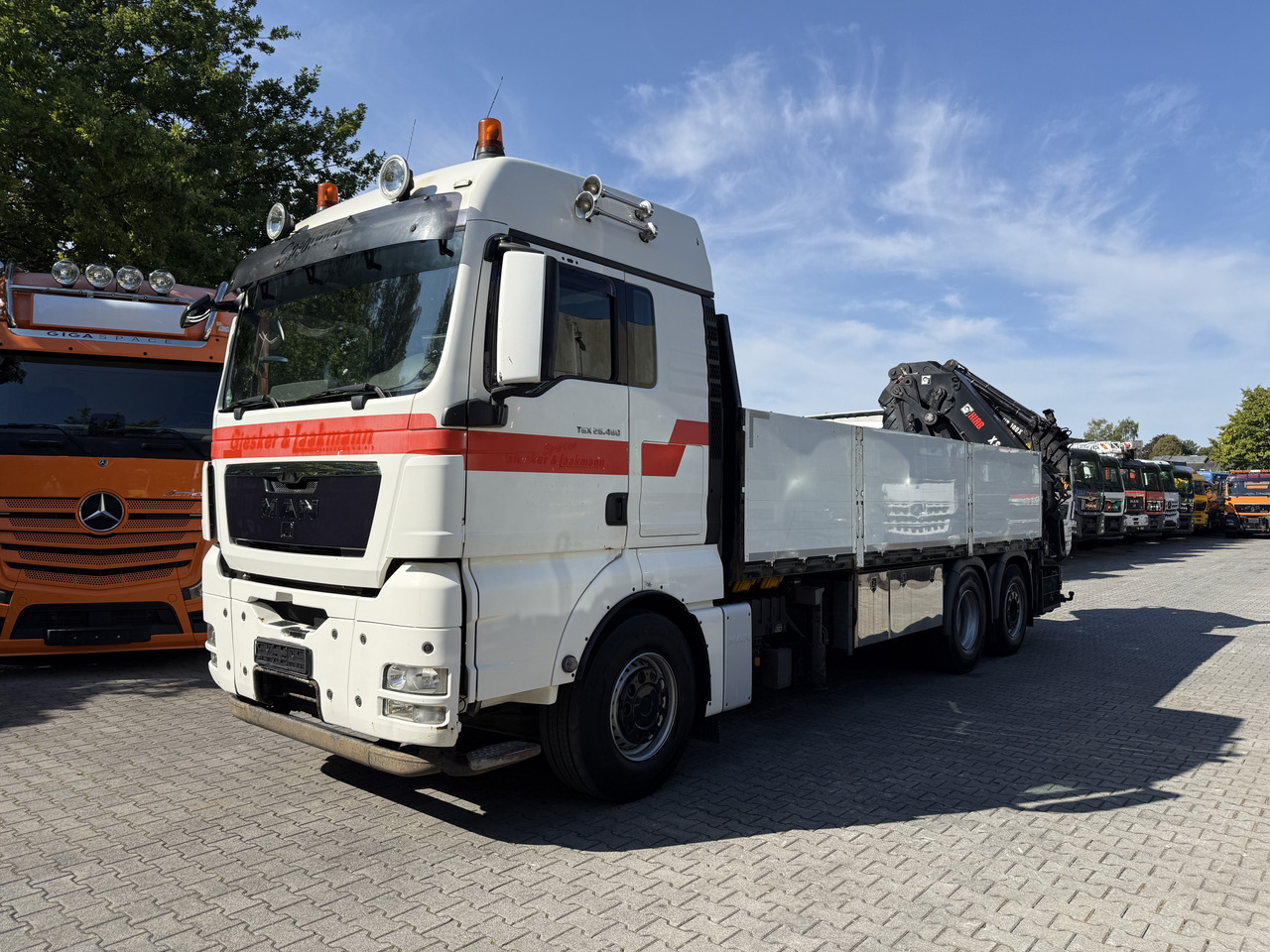 MAN TGX 26.480 6X2 Hiab 422 Bj 2017 bis 30 Meter - Camión grúa, Camión caja abierta: foto 1 MAN TGX 26.480 6X2 Hiab 422 Bj 2017 bis 30 Meter - Camión grúa, Camión caja abierta: foto 1