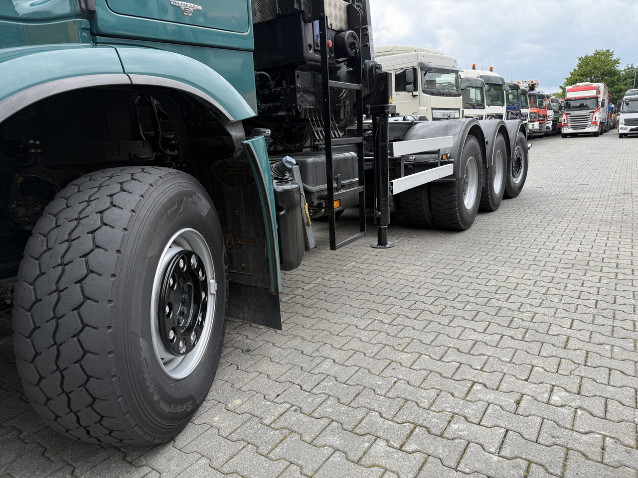 Camión multibasculante, Camión grúa Mercedes-Benz Arocs 3251 8X4 Haken mit Kran HMF 2620 K5: foto 14 Camión multibasculante, Camión grúa Mercedes-Benz Arocs 3251 8X4 Haken mit Kran HMF 2620 K5: foto 14