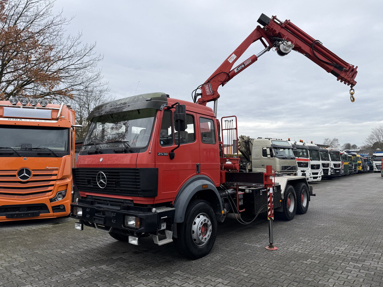 Mercedes-Benz SK 2538 6X4 Haken Kran/ Oldtimer/ Feuerwehr - Camión grúa, Camión multibasculante: foto 1 Mercedes-Benz SK 2538 6X4 Haken Kran/ Oldtimer/ Feuerwehr - Camión grúa, Camión multibasculante: foto 1