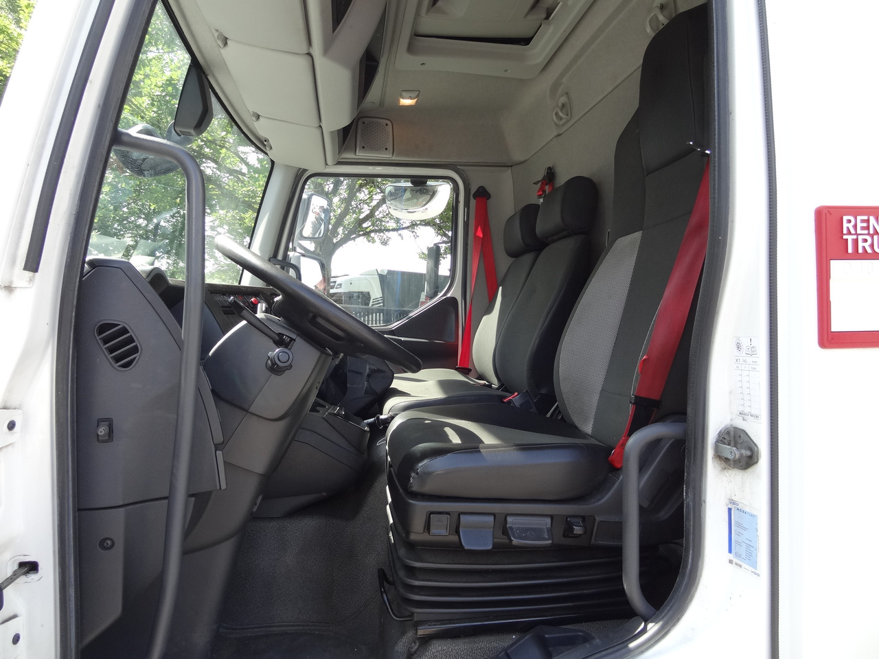 Renault D10.210 7m Koffer - Camión caja cerrada: foto 4 Renault D10.210 7m Koffer - Camión caja cerrada: foto 4