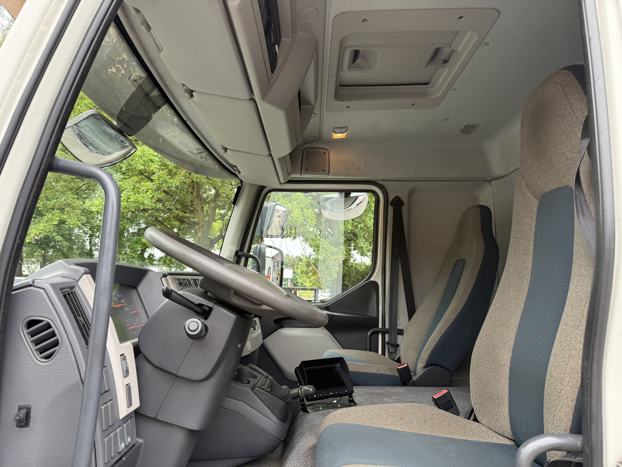 Volvo FL250.16 HMF 875 K3 - Camión caja abierta, Camión grúa: foto 4 Volvo FL250.16 HMF 875 K3 - Camión caja abierta, Camión grúa: foto 4