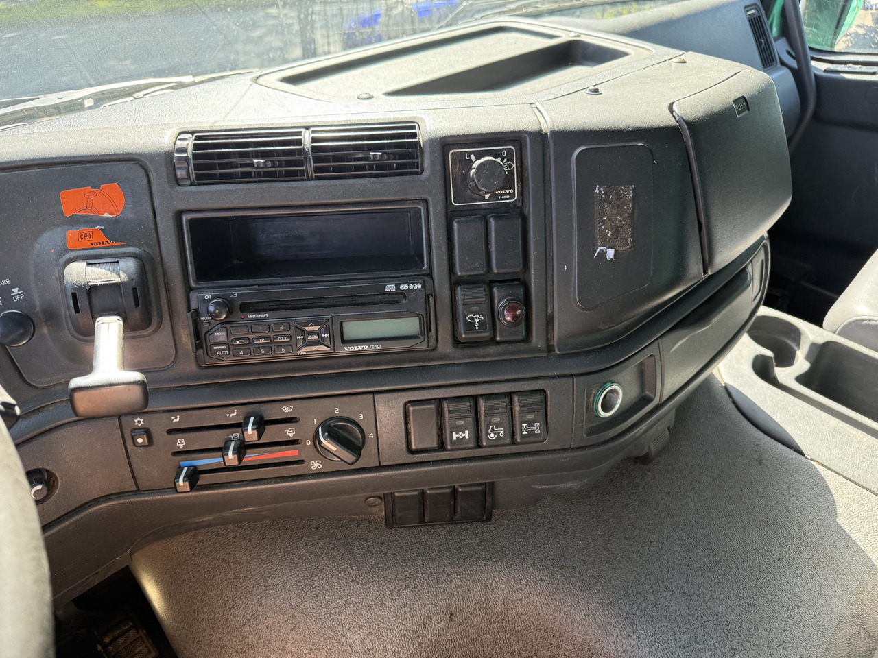 Arrendamiento de Volvo FM12 420 4X4 Kran MKG 300 bis 24 Meter Volvo FM12 420 4X4 Kran MKG 300 bis 24 Meter: foto 7