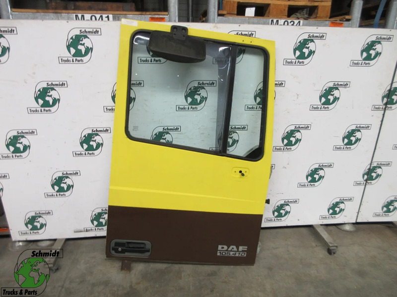 DAF 1676219 DEUR DAF XF 105 MODEL 2012 RECHTS WIT ROOD BLAUW ZWART - Puerta y piezas para Camión: foto 1 DAF 1676219 DEUR DAF XF 105 MODEL 2012 RECHTS WIT ROOD BLAUW ZWART - Puerta y piezas para Camión: foto 1