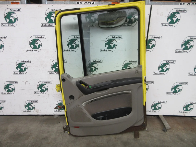 DAF 1676219 DEUR DAF XF 105 MODEL 2012 RECHTS WIT ROOD BLAUW ZWART - Puerta y piezas para Camión: foto 4 DAF 1676219 DEUR DAF XF 105 MODEL 2012 RECHTS WIT ROOD BLAUW ZWART - Puerta y piezas para Camión: foto 4