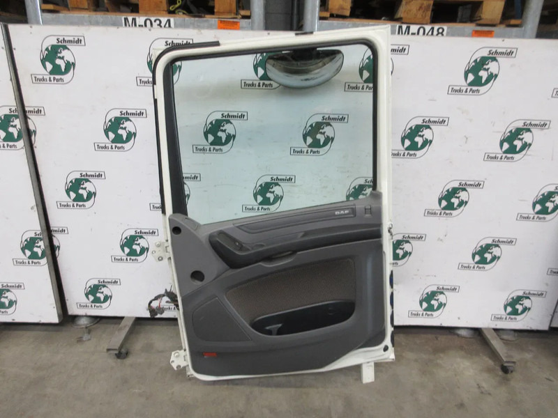 DAF 1881863 DEUR DAF XF 460 EURO 6 MODEL 2016 RECHTS - Puerta y piezas para Camión: foto 4 DAF 1881863 DEUR DAF XF 460 EURO 6 MODEL 2016 RECHTS - Puerta y piezas para Camión: foto 4