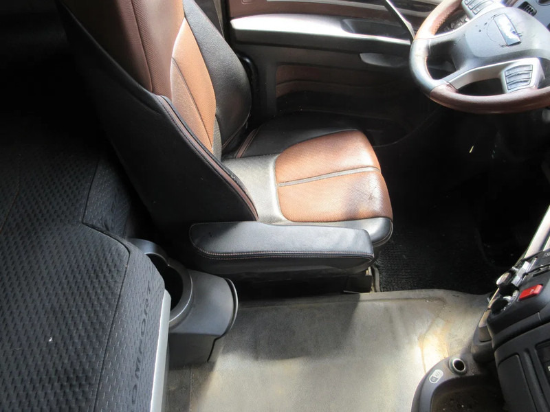 DAF 2109118 // 2109134 LEER LUX STOEL LUCHTGEVEEER RECHTS EN LINKS EURO 6 - Asiento para Camión: foto 3 DAF 2109118 // 2109134 LEER LUX STOEL LUCHTGEVEEER RECHTS EN LINKS EURO 6 - Asiento para Camión: foto 3