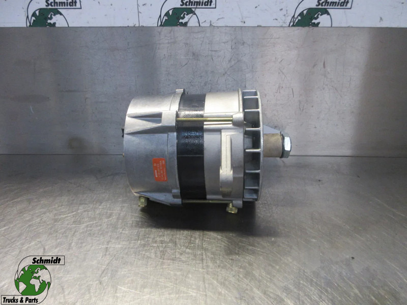 Iveco 0 120 689 524 BOSCH DYNAMO IVECO EURO 2 NIEUWE OP VOORRAAD - Alternador para Camión: foto 1 Iveco 0 120 689 524 BOSCH DYNAMO IVECO EURO 2 NIEUWE OP VOORRAAD - Alternador para Camión: foto 1
