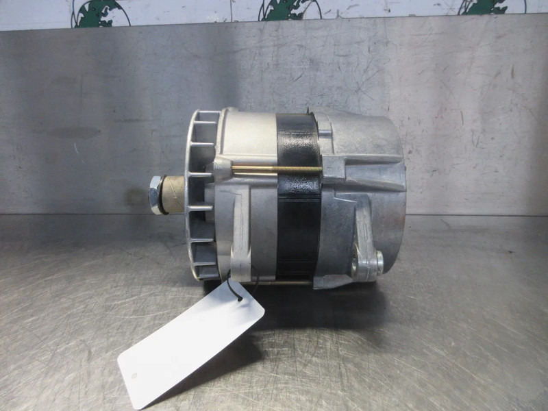 Iveco 0 120 689 524 BOSCH DYNAMO IVECO EURO 2 NIEUWE OP VOORRAAD - Alternador para Camión: foto 3 Iveco 0 120 689 524 BOSCH DYNAMO IVECO EURO 2 NIEUWE OP VOORRAAD - Alternador para Camión: foto 3