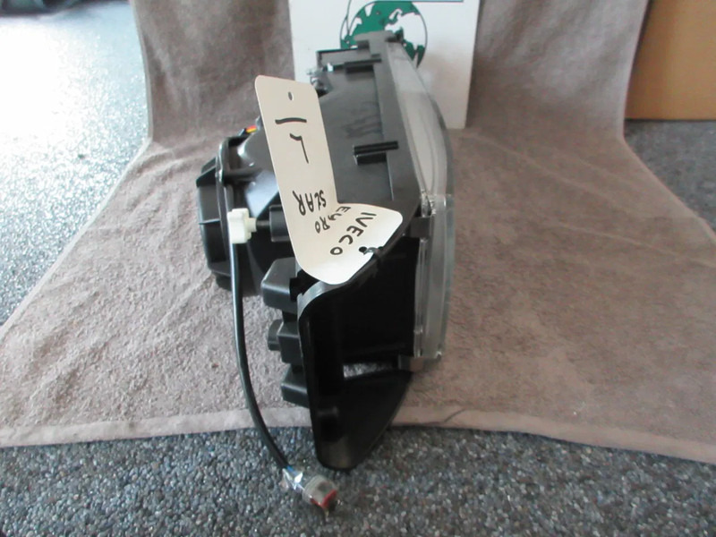 Iveco 500340408 KOPLAMP IVECO EUROTECH MODEL EURO 2 NIEUWE !! LINKS - Faro delantero para Camión: foto 2 Iveco 500340408 KOPLAMP IVECO EUROTECH MODEL EURO 2 NIEUWE !! LINKS - Faro delantero para Camión: foto 2