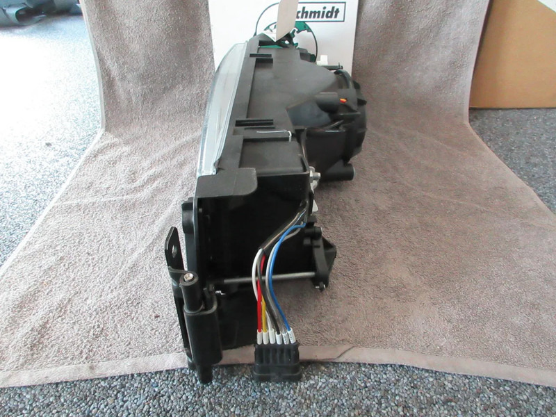 Iveco 500340408 KOPLAMP IVECO EUROTECH MODEL EURO 2 NIEUWE !! LINKS - Faro delantero para Camión: foto 4 Iveco 500340408 KOPLAMP IVECO EUROTECH MODEL EURO 2 NIEUWE !! LINKS - Faro delantero para Camión: foto 4