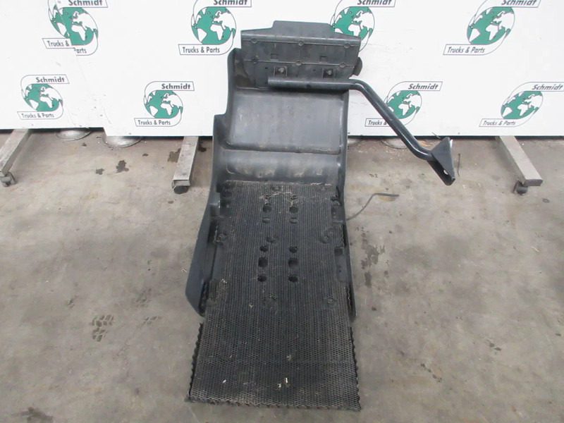 MAN 81.61210-0520//81.61210-0524 SPATBORD MAN TGM 18.250 EURO 6 - Cabina e interior para Camión: foto 4 MAN 81.61210-0520//81.61210-0524 SPATBORD MAN TGM 18.250 EURO 6 - Cabina e interior para Camión: foto 4