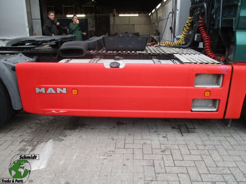 MAN TGX 18.400 81.41680-0050 ZIJBEKLEDING RECHTS - Bastidor/ Chasis para Camión: foto 1 MAN TGX 18.400 81.41680-0050 ZIJBEKLEDING RECHTS - Bastidor/ Chasis para Camión: foto 1
