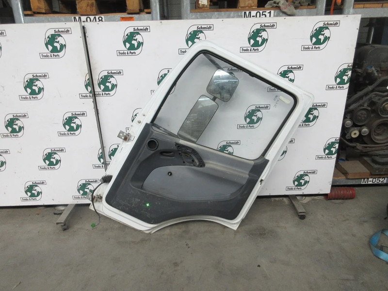 Mercedes-Benz A 960 720 24 03//A 973 720 18 05 DEUR RECHTS ATEGO EURO 5 - Puerta y piezas para Camión: foto 4 Mercedes-Benz A 960 720 24 03//A 973 720 18 05 DEUR RECHTS ATEGO EURO 5 - Puerta y piezas para Camión: foto 4