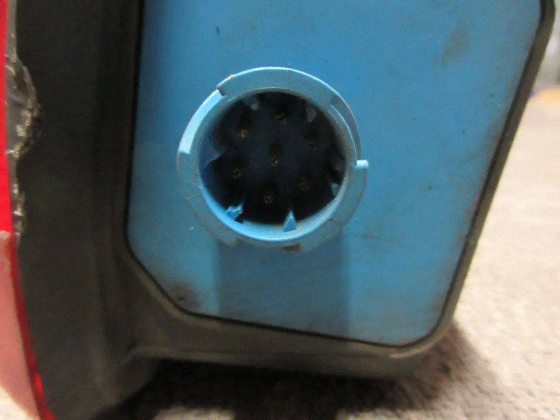 Renault 7420769775 ACHTERLAMP RENAULT PREMUIM EURO 5 LINKS - Luz trasera para Camión: foto 5 Renault 7420769775 ACHTERLAMP RENAULT PREMUIM EURO 5 LINKS - Luz trasera para Camión: foto 5