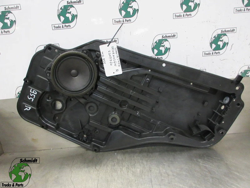 Scania 2307764 BINNEN DEURPLAAT SCANIA S 450 RECHTS NGS - Cabina e interior para Camión: foto 1 Scania 2307764 BINNEN DEURPLAAT SCANIA S 450 RECHTS NGS - Cabina e interior para Camión: foto 1