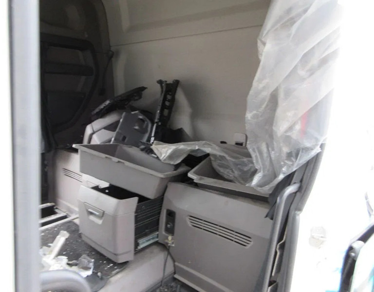 Scania S 450 CABINE ALLEEN VOOR ONDERDELEN SLOOP !!!! - Cabina e interior para Camión: foto 5 Scania S 450 CABINE ALLEEN VOOR ONDERDELEN SLOOP !!!! - Cabina e interior para Camión: foto 5