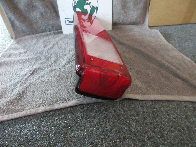 Volvo 20802346//20802350 ACHTER LAMP VOLVO & RENAULT EURO 5 / 6 NIEUWE - Luz trasera para Camión: foto 5 Volvo 20802346//20802350 ACHTER LAMP VOLVO & RENAULT EURO 5 / 6 NIEUWE - Luz trasera para Camión: foto 5