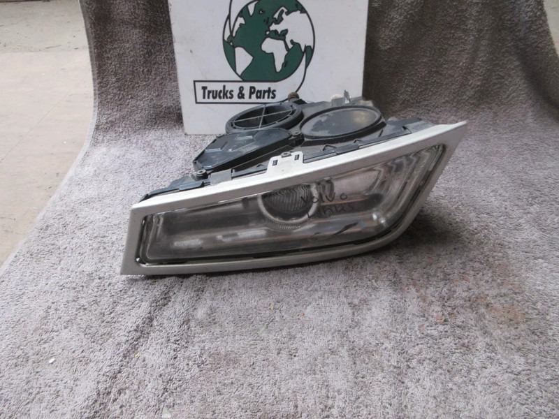 Volvo 21297917 // 21297918 MISTLAMP VOLVO FH SERIE EURO 5 RECHTS EN LINKS - Faro antiniebla para Camión: foto 4 Volvo 21297917 // 21297918 MISTLAMP VOLVO FH SERIE EURO 5 RECHTS EN LINKS - Faro antiniebla para Camión: foto 4