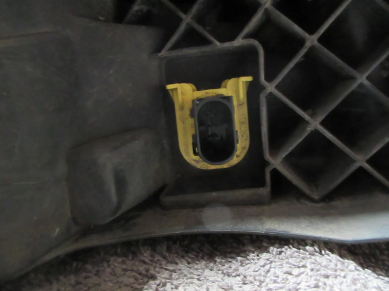 Volvo 82140763 MISTLAMP VOLVO FH SERIE EURO 6 - Faro antiniebla para Camión: foto 4 Volvo 82140763 MISTLAMP VOLVO FH SERIE EURO 6 - Faro antiniebla para Camión: foto 4