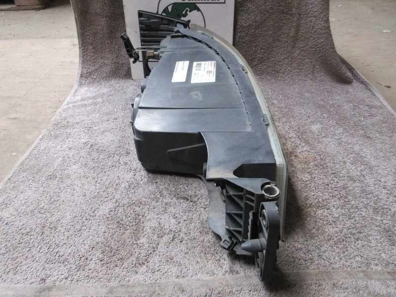 Volvo 82140763 MISTLAMP VOLVO FH SERIE EURO 6 - Faro antiniebla para Camión: foto 2 Volvo 82140763 MISTLAMP VOLVO FH SERIE EURO 6 - Faro antiniebla para Camión: foto 2