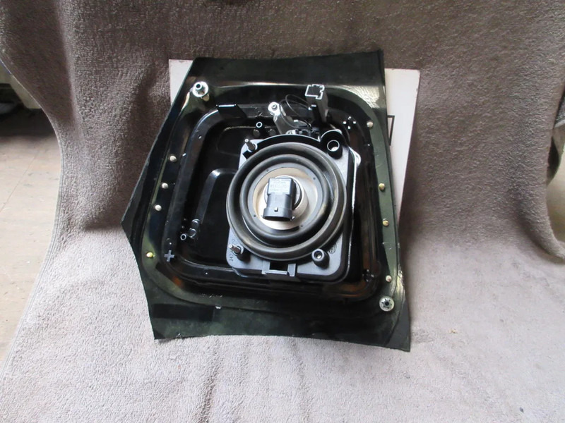 Volvo 82157780 SKYLICHT VOLVO FH SERIE MODEL 2020 EURO 6 LINKS - Faro antiniebla para Camión: foto 2 Volvo 82157780 SKYLICHT VOLVO FH SERIE MODEL 2020 EURO 6 LINKS - Faro antiniebla para Camión: foto 2