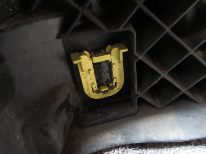 Volvo 84186279 MISTLAMP VOLVO LINKS FH SERIE EURO 6 - Faro antiniebla para Camión: foto 4 Volvo 84186279 MISTLAMP VOLVO LINKS FH SERIE EURO 6 - Faro antiniebla para Camión: foto 4