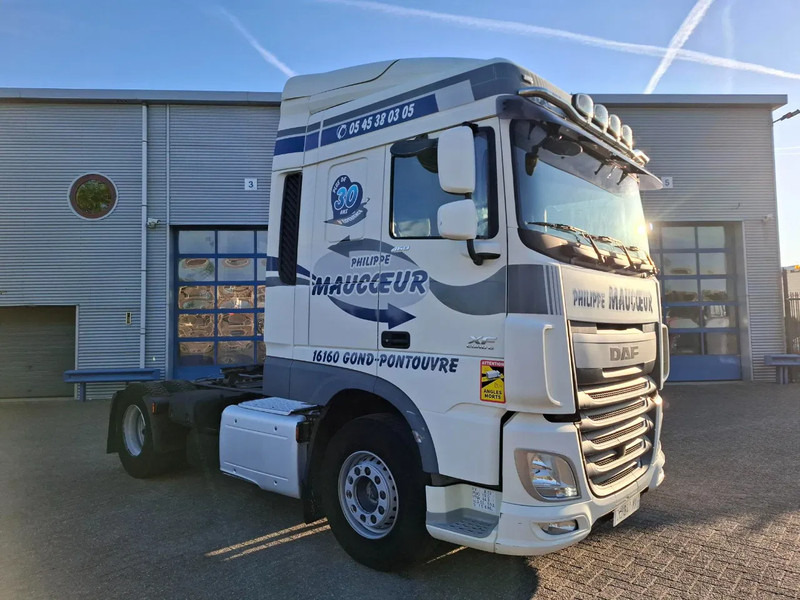 DAF XF106-460 / INTARDER / DEB / MANUAL / AIRCO / CLEAN TRUCK / EURO-6 / 2014 - Cabeza tractora: foto 2 DAF XF106-460 / INTARDER / DEB / MANUAL / AIRCO / CLEAN TRUCK / EURO-6 / 2014 - Cabeza tractora: foto 2
