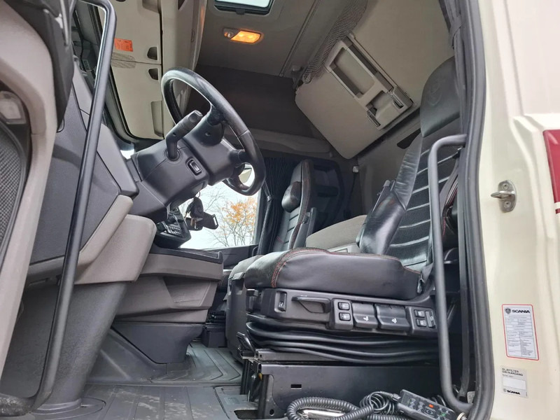 Cabeza tractora Scania NGS S650 V8 / RETARDER / 633397 KM / 9 TON FRONT AXELE / FULL-AIR / INLINER / FULL SPOILER / LEATHER / ALCOA / NAVI / FRIDGE / E: foto 13