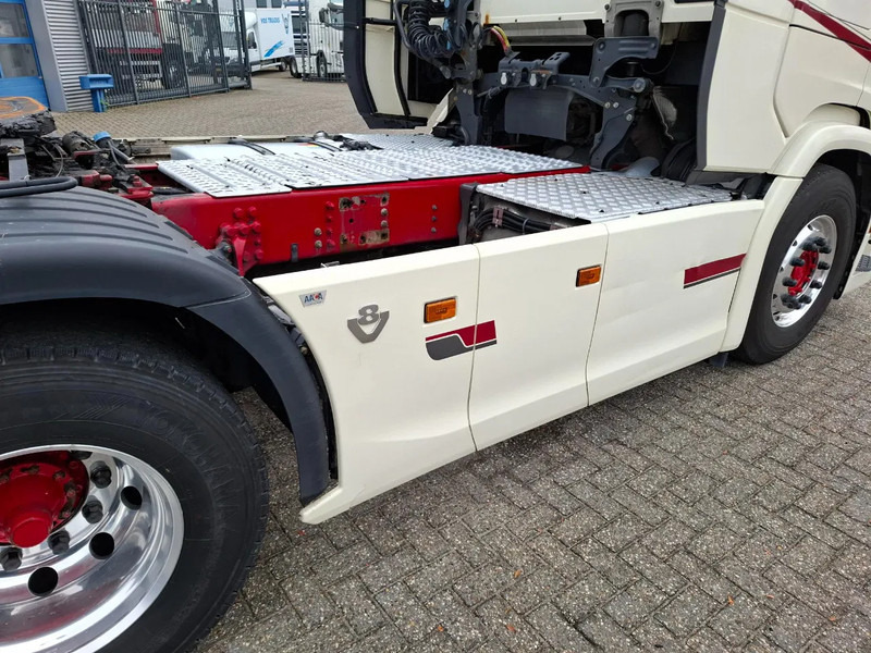 Cabeza tractora Scania NGS S650 V8 / RETARDER / 633397 KM / 9 TON FRONT AXELE / FULL-AIR / INLINER / FULL SPOILER / LEATHER / ALCOA / NAVI / FRIDGE / E: foto 9