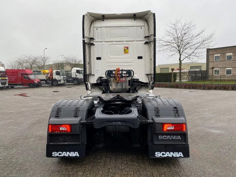 Scania R520 / AUTOMATIC / RETARDER / NAVI /LWDS / PARK-COOL / EURO-6 / 2017 - Cabeza tractora: foto 4 Scania R520 / AUTOMATIC / RETARDER / NAVI /LWDS / PARK-COOL / EURO-6 / 2017 - Cabeza tractora: foto 4